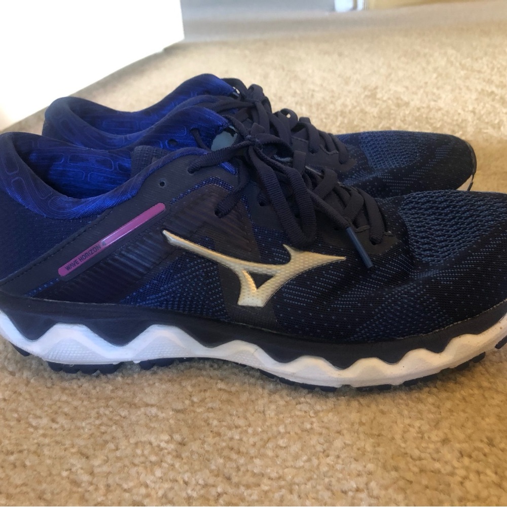 Mizuno Wave Horizon 4 - Women’s Size 9 1/2